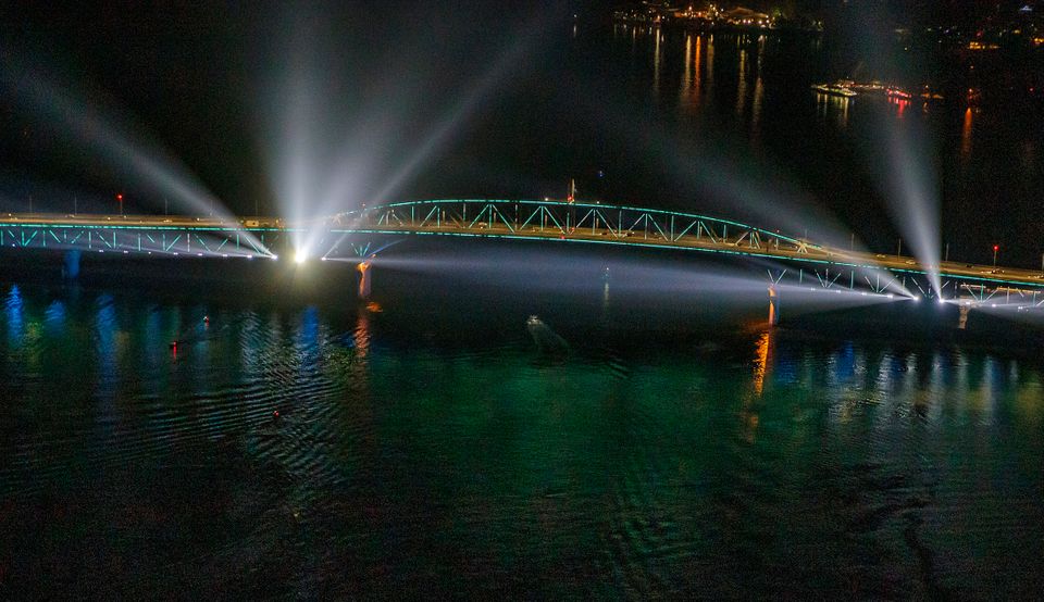 Ο πλανήτης υποδέχθηκε το 2021 και είπε 