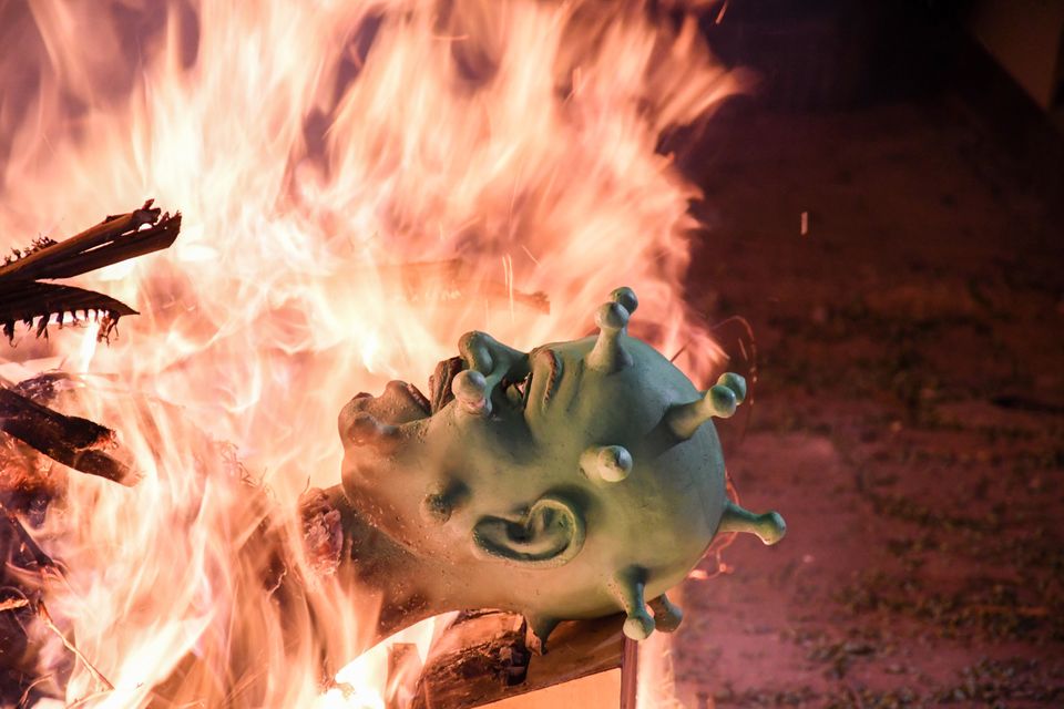 Ο πλανήτης υποδέχθηκε το 2021 και είπε 