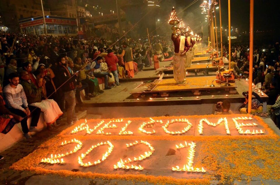 Ο πλανήτης υποδέχθηκε το 2021 και είπε 