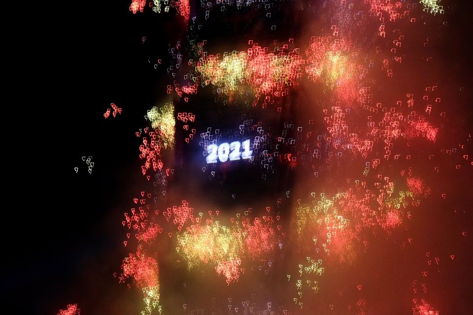 Ο πλανήτης υποδέχθηκε το 2021 και είπε 