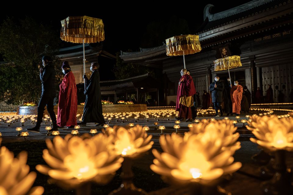 Ο πλανήτης υποδέχθηκε το 2021 και είπε 