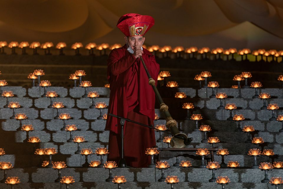 Ο πλανήτης υποδέχθηκε το 2021 και είπε 