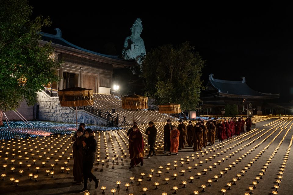 Ο πλανήτης υποδέχθηκε το 2021 και είπε 