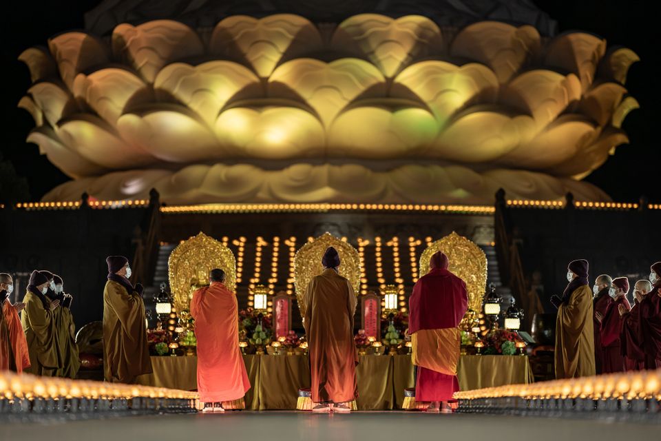 Ο πλανήτης υποδέχθηκε το 2021 και είπε 