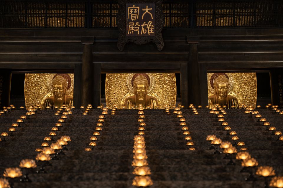 Ο πλανήτης υποδέχθηκε το 2021 και είπε 