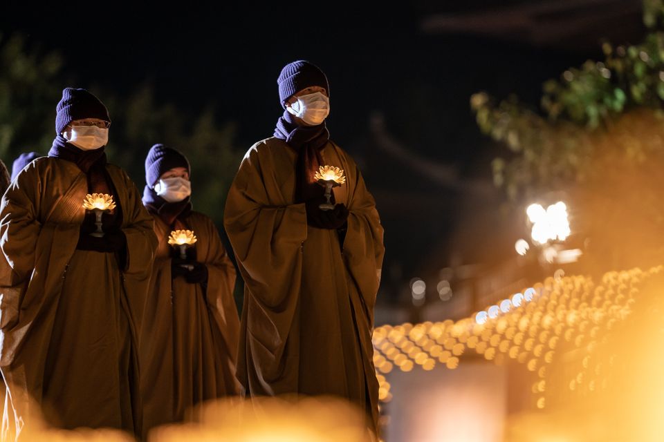 Ο πλανήτης υποδέχθηκε το 2021 και είπε 