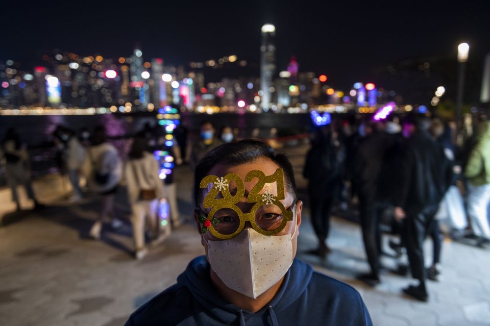 Ο πλανήτης υποδέχθηκε το 2021 και είπε 