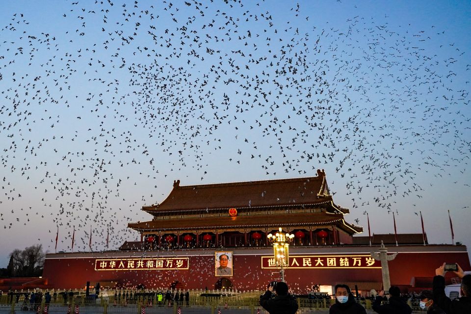 Ο πλανήτης υποδέχθηκε το 2021 και είπε 