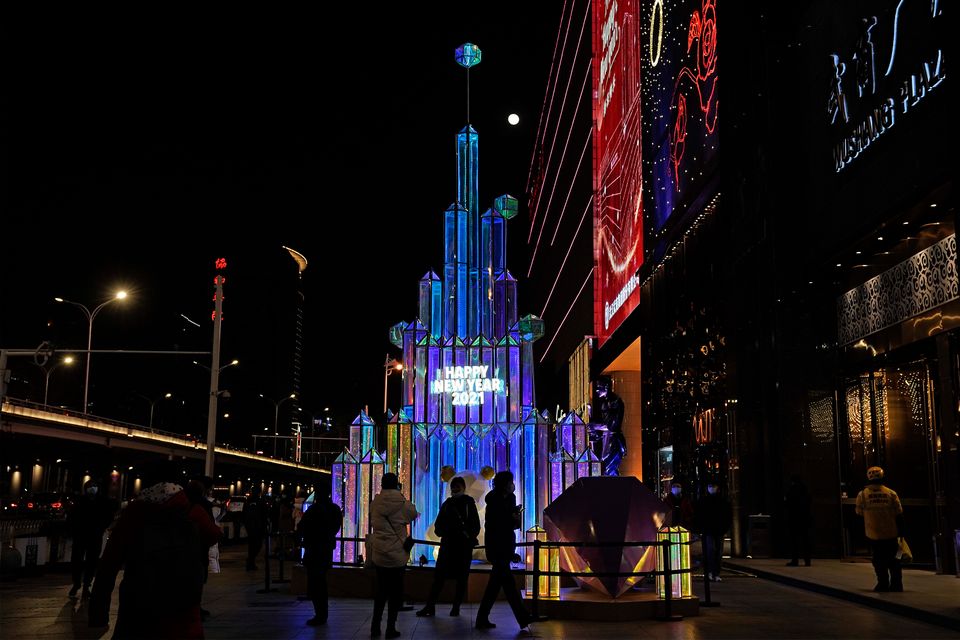 Ο πλανήτης υποδέχθηκε το 2021 και είπε 