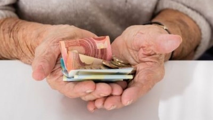 Συντάξεις: Αυξήσεις στις κύριες τον Μάρτιο με αναδρομικά 17 μηνών