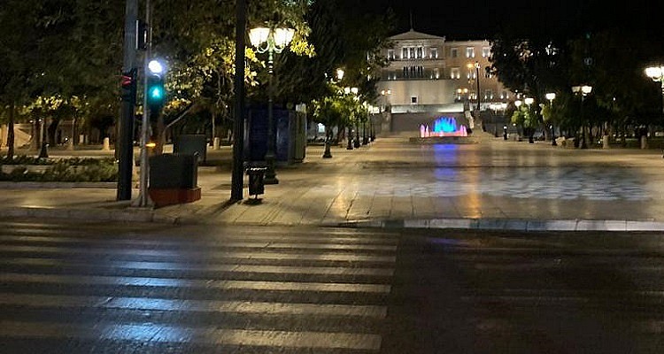 Απαγόρευση κυκλοφορίας στις 18:00. Τι θα γίνει με το ωράριο των καταστημάτων