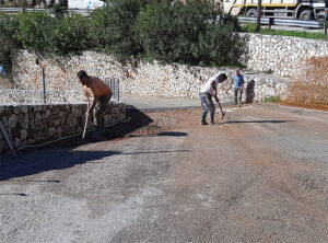 Αποκατάσταση του δρόμου που οδηγεί στην παραλία του Αγ. Κωνσταντίνου.