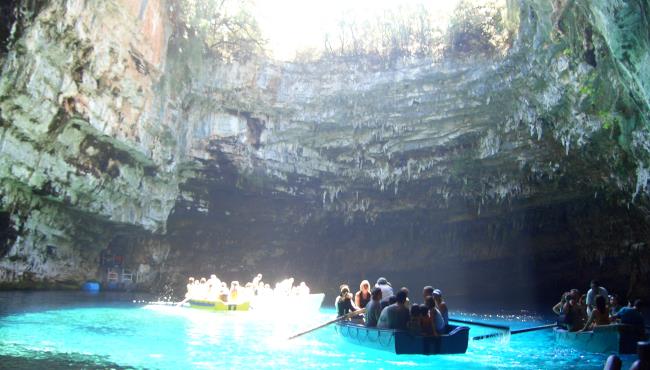 “Ελλ. Λύση”: Ερώτηση για τα Σπήλαια