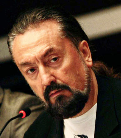 Ο Τούρκος τηλεκήρυκας που ήθελε να γίνει «Χιου Χέφνερ» -Κακοποιούσε δεκάδες γυναίκες, καταδικάστηκε σε 1.075 χρόνια φυλάκισης