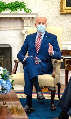 Πώς άλλαξε ο Μπάιντεν το τοξικό κλίμα που είχε δημιουργήσει ο Τραμπ στο Οβάλ Γραφείο