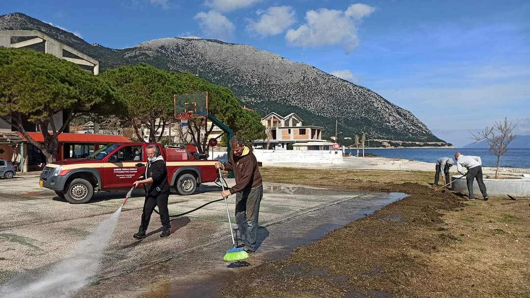 Συμβαίνει Τώρα: Καθαρισμός και βάψιμο στο γήπεδο του Μπάσκετ στον Πόρο!