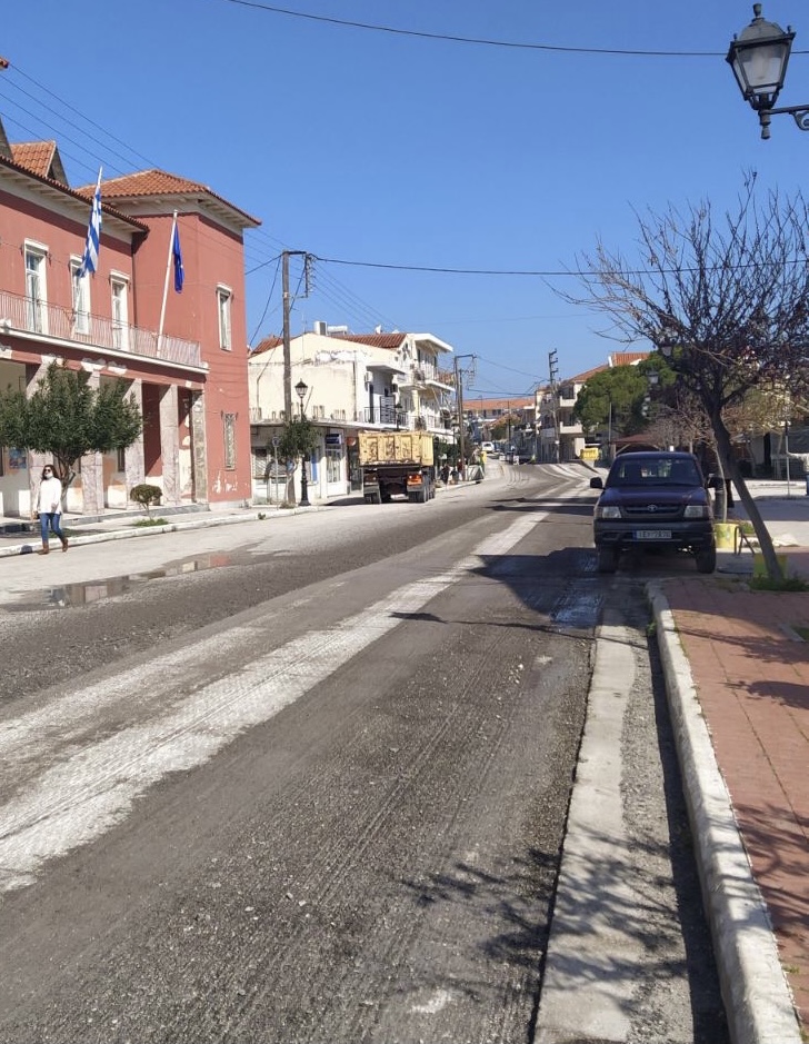 Ξεκίνησαν οι εργασίες ασφαλτόστρωσης στο Ληξούρι [εικόνες]