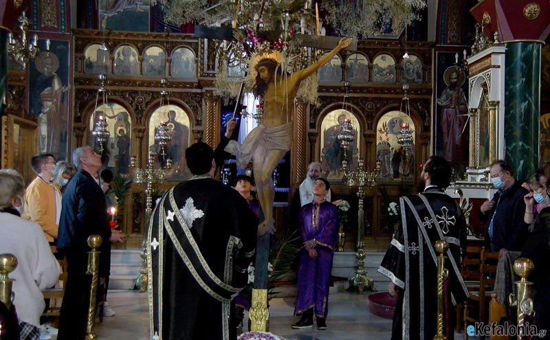 Η Ακολουθία των Παθών σε Μητροπολιτικό Ναό και Άγιο Σπυρίδωνα στο Αργοστόλι [εικόνες]