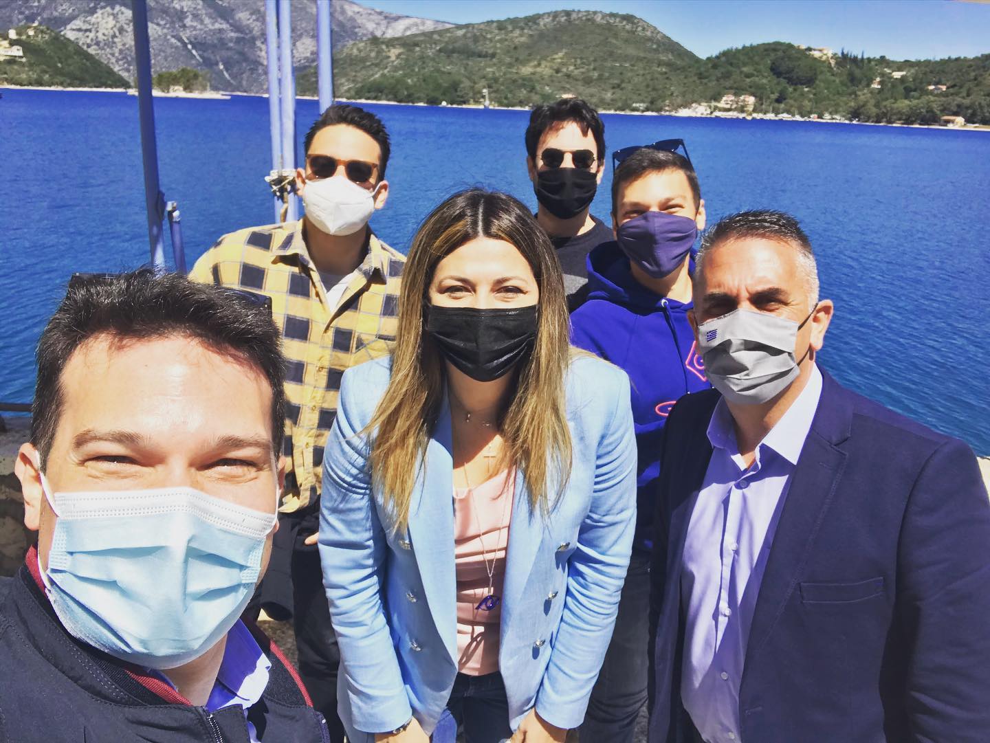 Η τυχαία συνάντηση της Σοφίας Ζαχαράχη με τα αδέλφια Μαρτάτου και η Selfie από την ηλιόλουστη Ιθάκη [εικόνα]