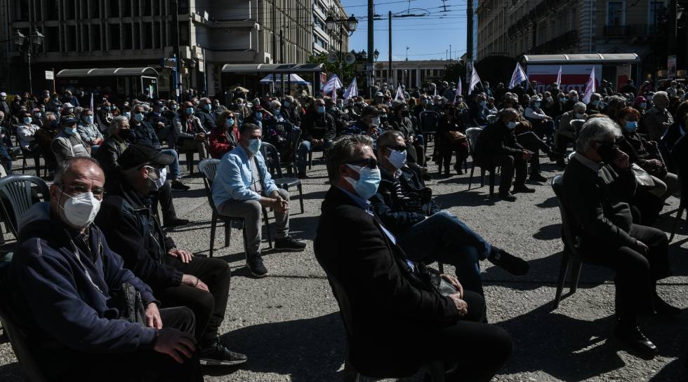 Μαζική διαμαρτυρία συνταξιούχων στην Κλαυθμώνος [ Φωτογραφίες & Βίντεο ]