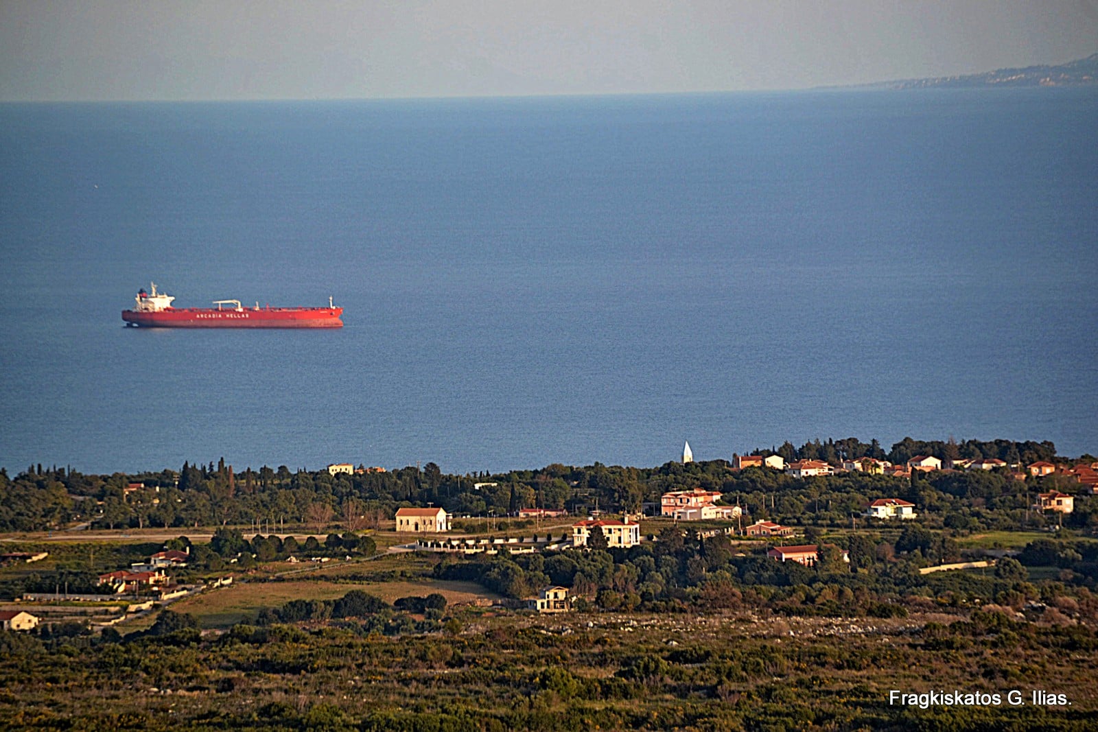 Τι συμβαίνει με τα δεξαμενόπλοια που παραμένουν αρόδου της Κεφαλονιάς