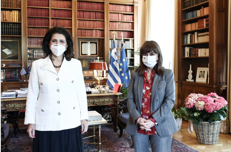 Ξέρουν από Ιστορία η Πρόεδρος της Δημοκρατίας και η περιφερειάρχης ή πρέπει να μάθουν;