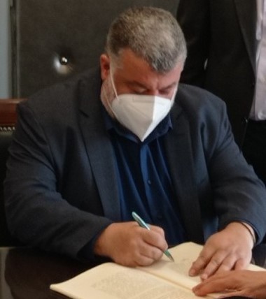 Υπεγράφη η συμβολαιογραφική πράξη για τα γλυπτά του Σκλάβου