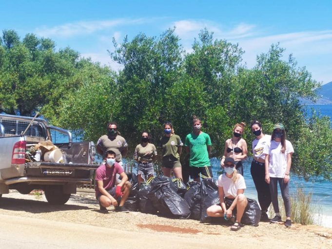 Αγία Ευφημία: Οι εθελοντές μάζεψαν 20 σακούλες με την βοήθεια της Εθελοντικής Ομάδας Δασοπροστασίας Πυλάρου (εικόνες)