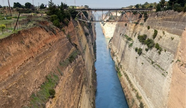 Η μεγάλη κατολίσθηση στον Ισθμό της Κορίνθου – Κλειστή η διώρυγα [βίντεο]