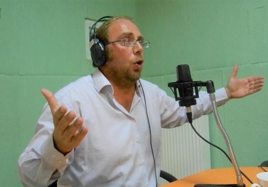 Νέα ολομέτωπη επίθεση στον βουλευτή και στον Θεόφιλο από τον Νίκο Ανουσάκη