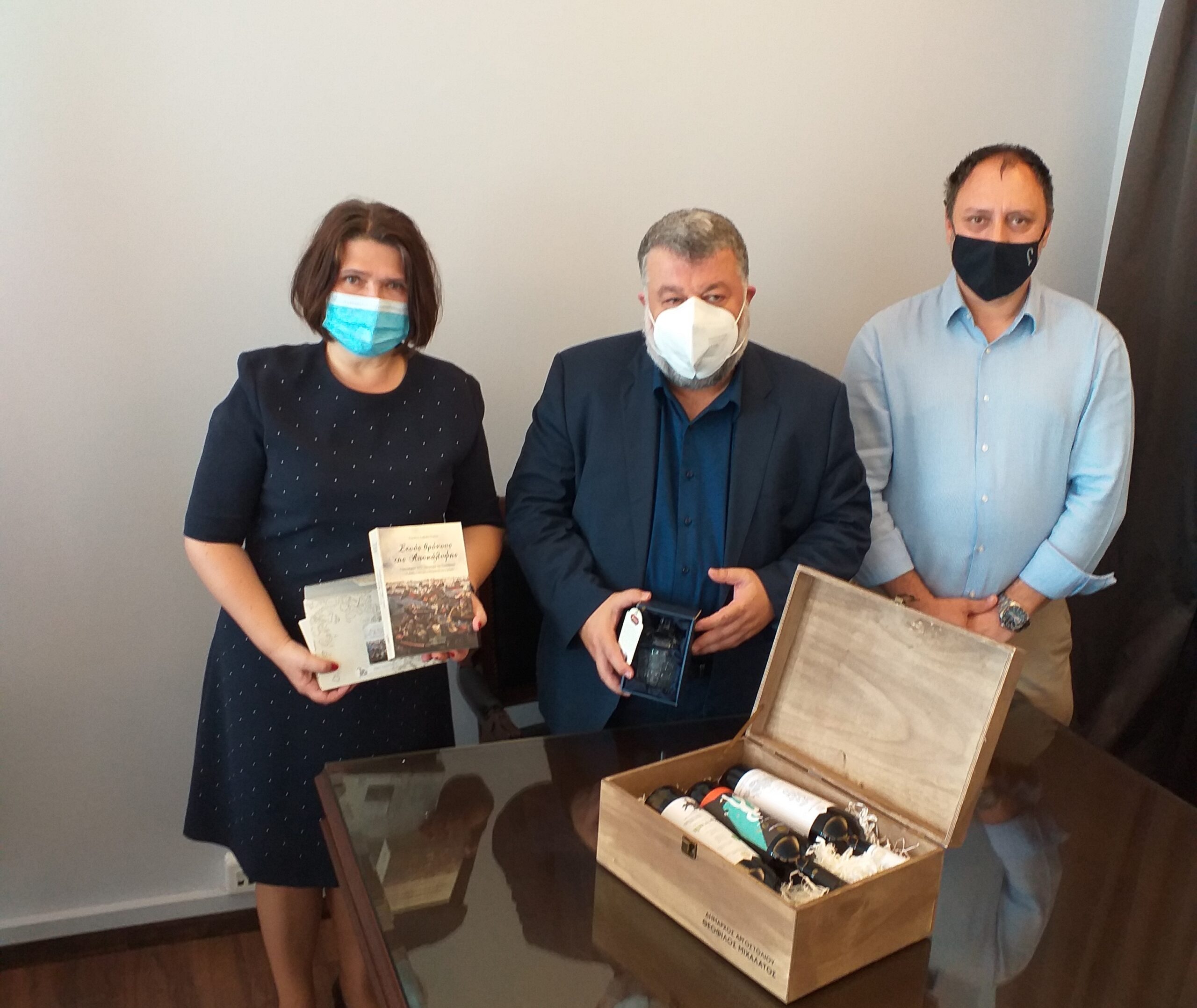 Συνάντηση Μιχαλάτου με την Πρέσβειρα της Σλοβακίας [εικόνες]