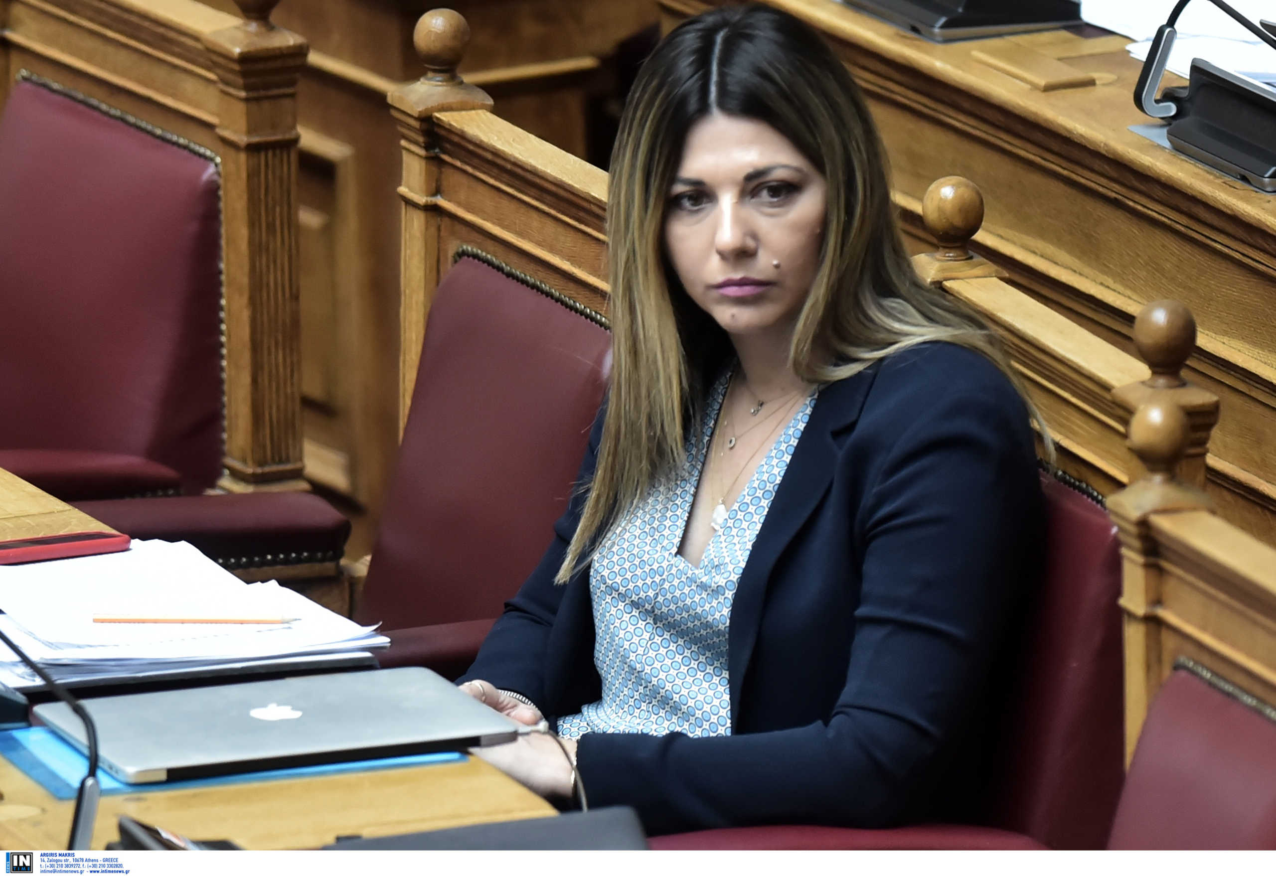 Θετική στον κορονοϊό μια μέρα πριν κάνει το εμβόλιο