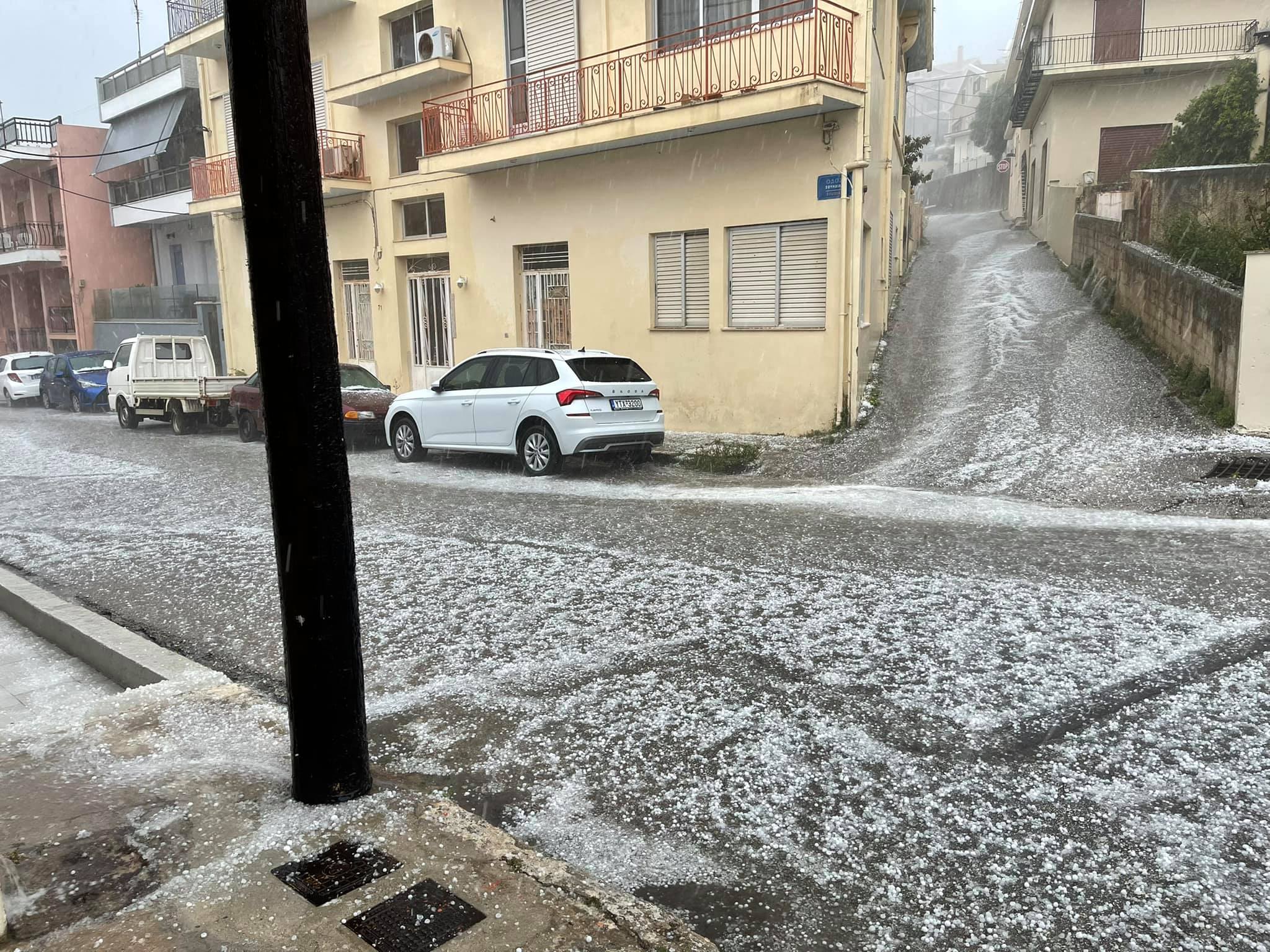 ΤΩΡΑ: Έντονη χαλαζόπτωση στην Κεφαλονιά