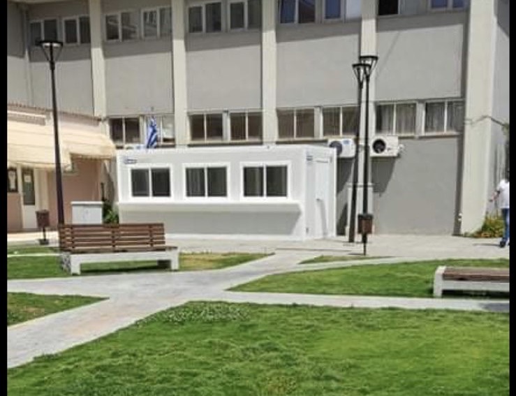 Εικόνες από «Χαρτούμ» στο κέντρο του Αργοστολίου – Κιόσκι παράγκα στο πιο όμορφο πεζόδρομο της πόλης