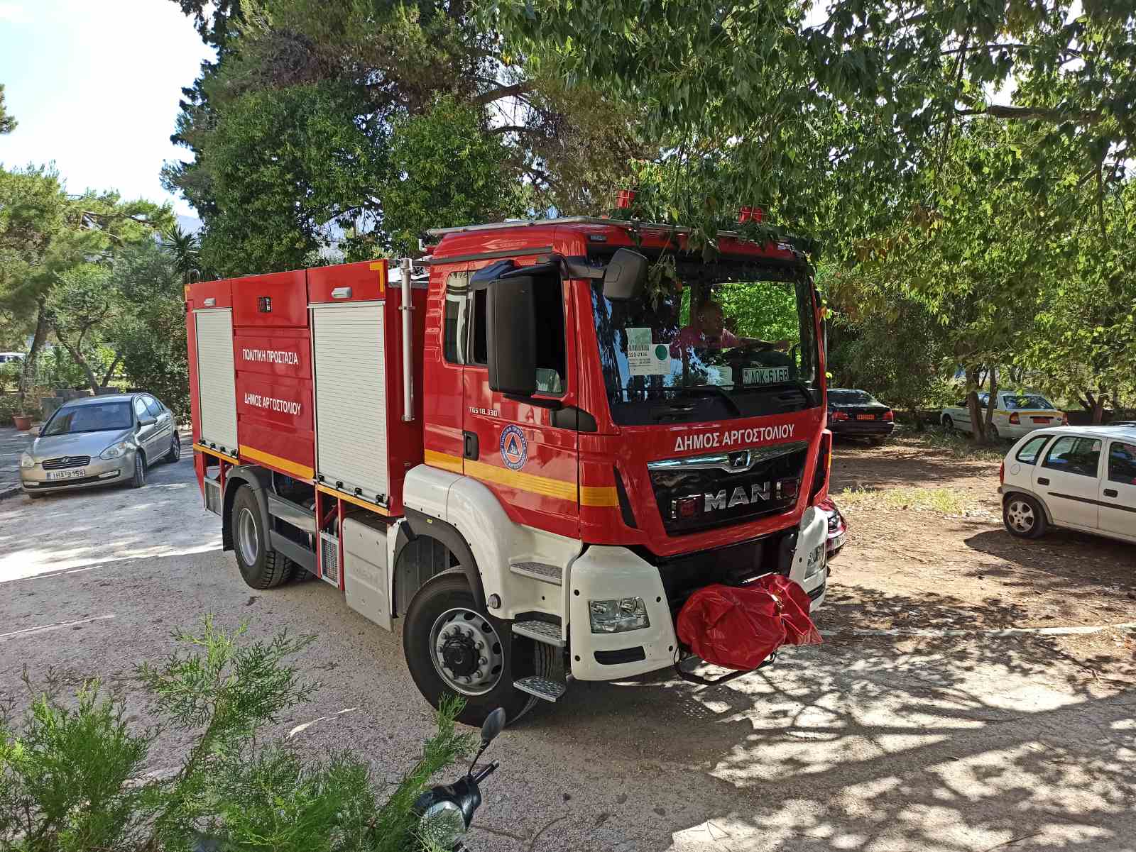 Ένα νέο, υπερσύγχρονο Πυροσβεστικό όχημα παρέλαβε ο δήμος Αργοστολίου [εικόνες]