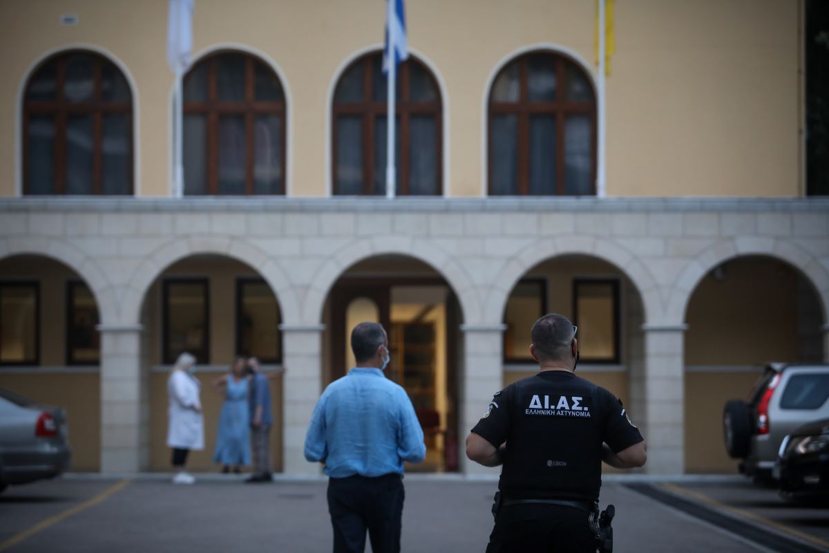 Επίθεση με βιτριόλι στη Μονή Πετράκη: Αυτά είναι τα τελευταία νέα για την υγεία των Μητροπολιτών – ΒΙΝΤΕΟ – ΦΩΤΟ
