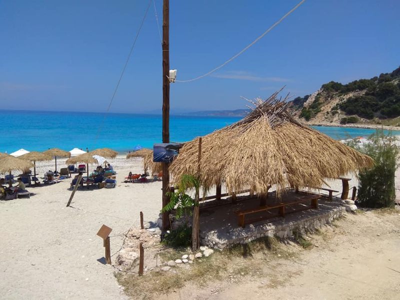 Η παραλία “Αγ. Κυριακής” στη Κοινότητα Αγκώνα και στην “ακρογιαλιά του Κώστα” [εικόνες]