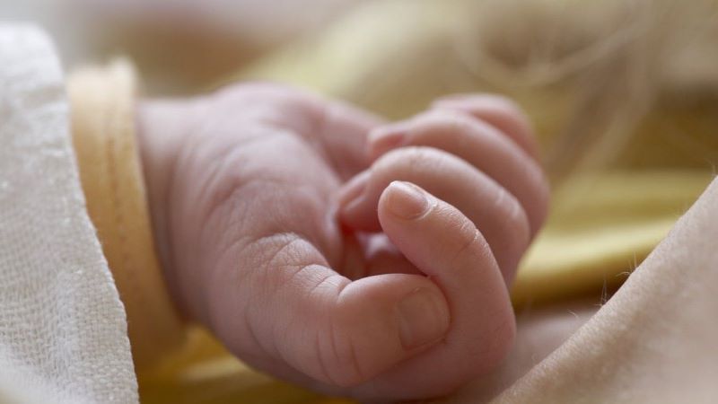Λάρισα: Θρίλερ με νεκρό βρέφος δύο ημερών – Η περιπέτεια της μητέρας του με τον κορωνοϊό