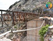 Μιά βδομάδα σχεδόν χρειάστηκε, η στρατιωτική γέφυρα μπέιλι, να τοποθετηθεί και να συναρμολογηθεί