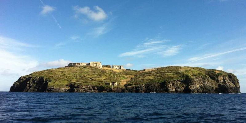 Το «Αλκατράζ» της Ιταλίας αλλάζει: Η θλιβερή ιστορία πίσω από το μικροσκοπικό νησί – φυλακή
