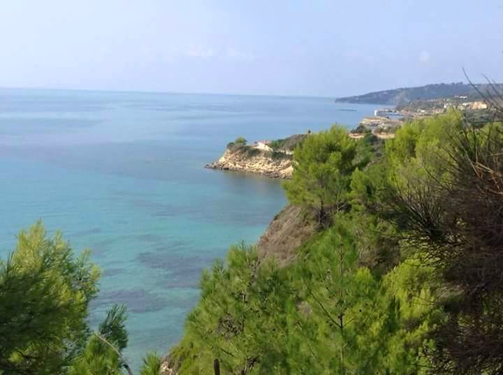 Τραπεζάκι: Ήλιος, άμμος, θάλασσα [εικόνες]