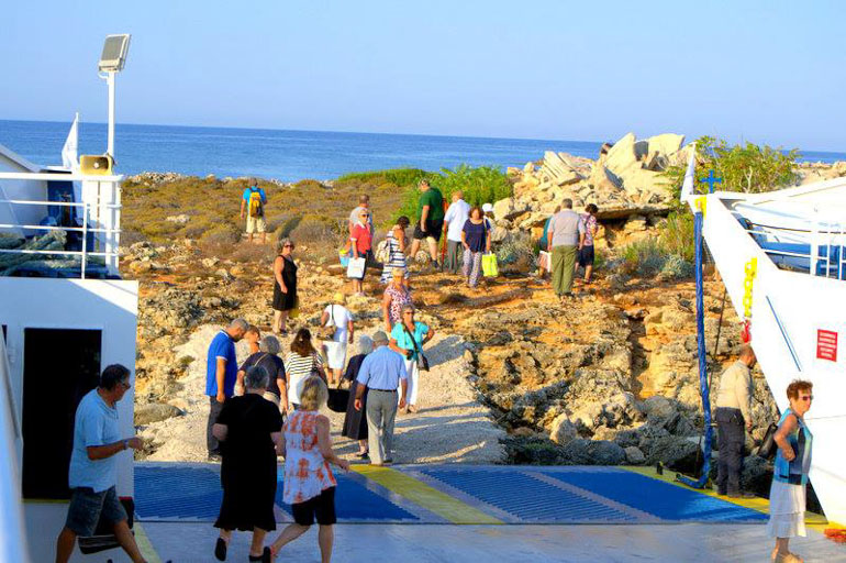 Βαρδιάνοι: Πλαστικές σακούλες, αποτσίγαρα και σκουπίδια στην παραλία [εικόνες]