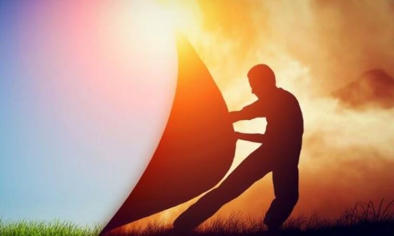 Αντίθεση Ήλιου  Πλούτωνα: Ένα τέλος και μια νέα αρχή