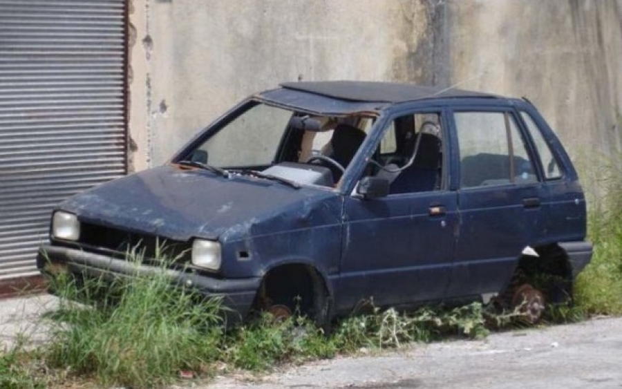 Απομάκρυνση των εγκαταλελειμμένων οχημάτων στο Δήμο Αργοστολίου