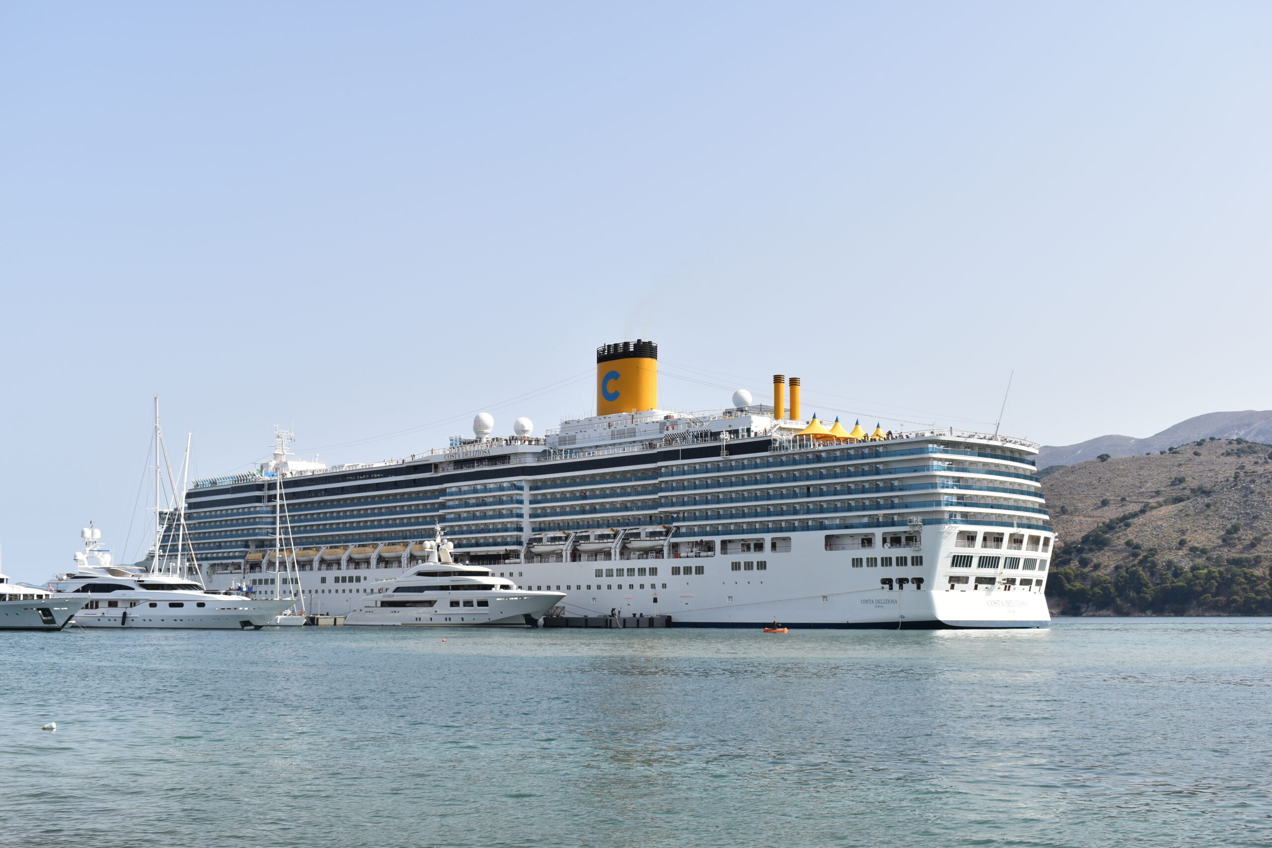 Ήρθε και πάλι το κρουαζιερόπλοιο Costa Deliziosa στο λιμάνι του Αργοστολίου [εικόνες]