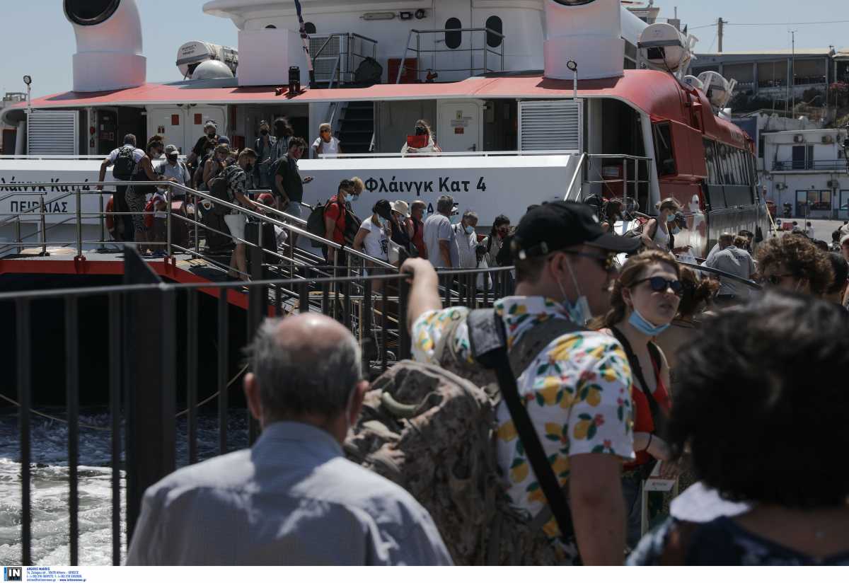 Νέα μέτρα στον ορίζοντα: Στο τραπέζι υποχρεωτικά Rapid Test – «Κρίσιμη η κατάσταση για τα σχολεία»