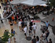 Νεολαία από τη Σερβία γέμισε την Πλατεία Καμπάνας.