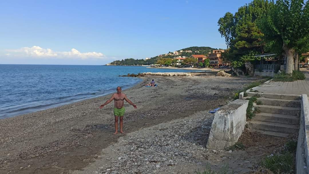 Ο Αργύρης Γαβριελάτος στα πεντακάθερα νερά του Πόρου!