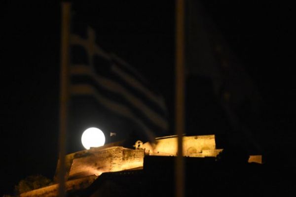 Πανσέληνος Ιουλίου: Eντυπωσιακές εικόνες από το «Φεγγάρι του Ελαφιού»