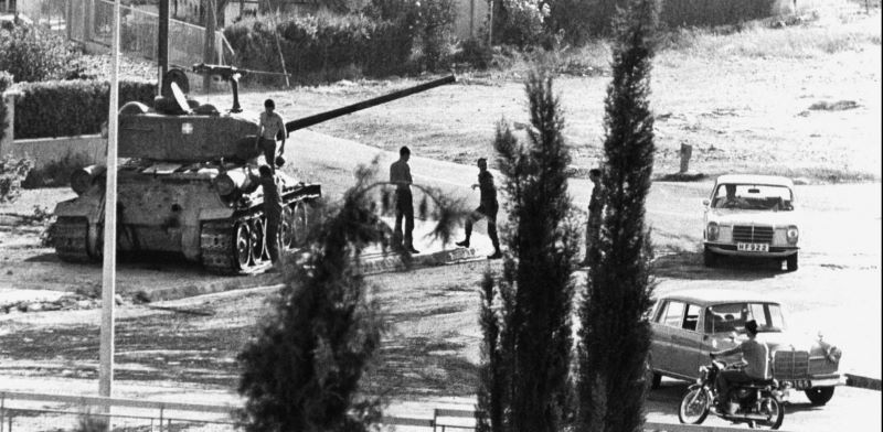 Σαν σήμερα 15 Ιουλίου, στρατιωτικό πραξικόπημα ανατρέπει τον Αρχιεπίσκοπο Μακάριο στην Κύπρο